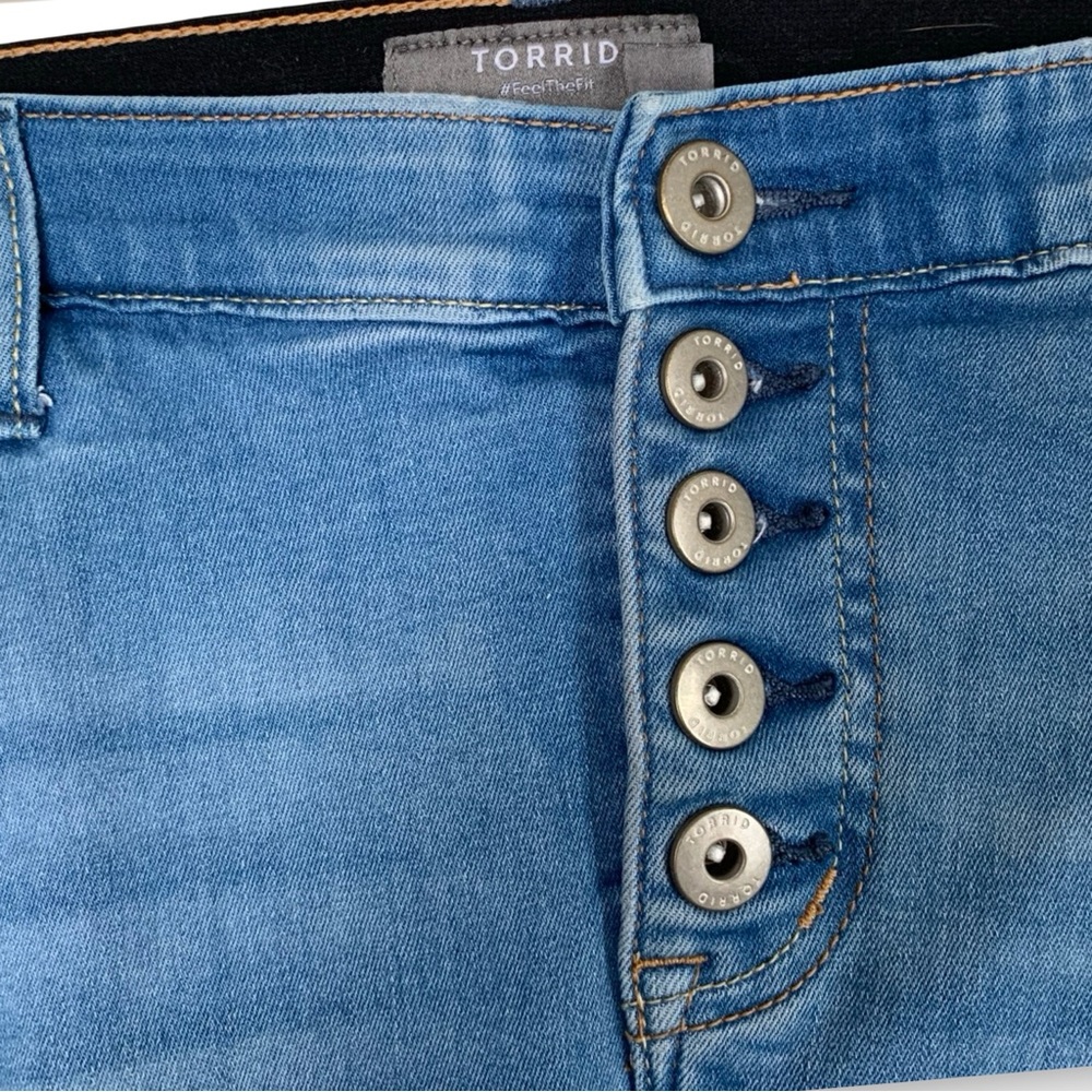 Torrid High-Rise Bombshell Skinny Distressed - 5 Button Fly - Sz 18 Short Petite